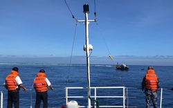 Video: Cứu tàu cá Quảng Ngãi bị "mắc cạn" trên biển đông