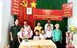 Hỗ trợ học sinh khó khăn vùng biên đến trường