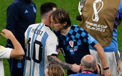 Modric bất bình với trọng tài, gửi lời nhắn tới Messi