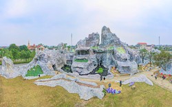 Giáng sinh 2023, nhiều người đi xem hang đá Noel khổng lồ ở Hà Tĩnh