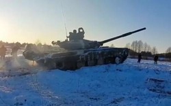 Xe tăng Belarus chuyển sang trạng thái 'sẵn sàng chiến đấu' gần biên giới Ukraine