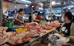 Giá thịt heo cuối năm giảm từ chuồng đến chợ