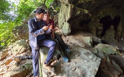Ninh Bình: Du khách nước ngoài ngỡ ngàng khi khám phá hang động có 3 ngôi mộ cổ và hài cốt 