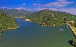 Hồ trên núi mang tên Bò Lạc đẹp như mơ nằm ở địa phận huyện nào của tỉnh Vĩnh Phúc?