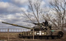 Đại tá Mỹ tiết lộ quân đội đang theo dõi bên ngoài Ukraine 'sẵn sàng nếu được huy động'