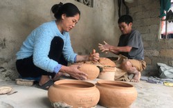 Làng nghề nồi đất cổ ở xứ Nghệ có cách quảng bá siêu độc, lạ, khiến mạng xã hội "dậy sóng"