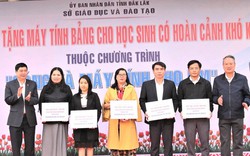 Trao tặng 14.000 máy tính bảng cho học sinh có hoàn cảnh khó khăn