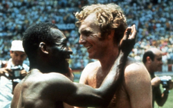 Pele từng tạo nên khoảnh khắc kinh điển nào tại World Cup 1970?