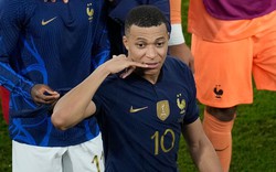 Lập kỷ lục tại World Cup, Mbappe đối mặt... án phạt từ FIFA