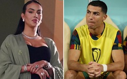 Ronaldo ngồi dự bị, bạn gái lập tức trách móc HLV Santos