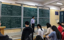 Thầy giáo kể tiết học Toán ở ĐH Bách khoa Hà Nội với 6 chiếc bảng kín đầy chữ số