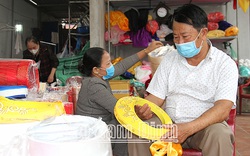 Cả làng làm khăn xếp ở Nam Định-tự hào được chọn làm khăn xếp cho các nguyên thủ quốc gia dịp APEC