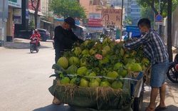 Vắng lặng sạp chợ di động ở Sài Gòn