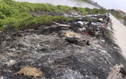 Hãi hùng cảnh rác thải bốc cháy kéo dài hàng trăm mét tại huyện Thường Tín (Hà Nội)