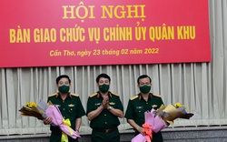 Thiếu tướng Nguyễn Văn Gấu bàn giao chức trách Chính uỷ Quân khu 9 để nhận công tác mới