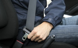 Không thắt dây an toàn khi lái ô tô bị phạt thế nào?