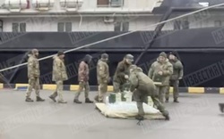 Chiến sự Ukraine: Tàu Nga đưa lính đảo Rắn được cho là "đã hy sinh" về nhà