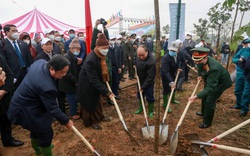 Chủ tịch nước Nguyễn Xuân Phúc phát động Tết trồng cây tại Phú Thọ, mong trồng cây nào sống tốt cây đó