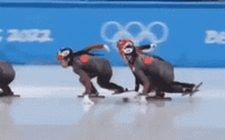 Lộ clip cho thấy VĐV Trung Quốc cố ý chơi xấu để loại đối thủ trên đường đua trượt băng