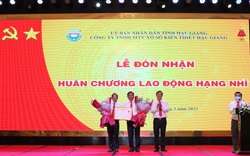 Công ty Xổ số kiến thiết Hậu Giang: Vinh dự đón nhận Huân chương Lao động hạng Nhì