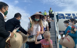 Doanh nghiệp tạm ngưng đón khách Nga đến Việt Nam