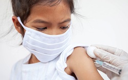 Trẻ đã là F0 có nên tiêm vaccine Covid-19? 