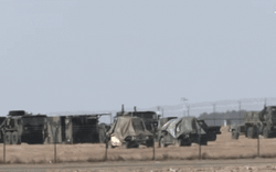 Hàng loạt thiết bị quân sự hiện đại được chuyển đến căn cứ của Ba Lan gần biên giới Ukraine