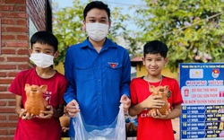 Hội An: Độc đáo đổi vỏ nhựa lấy quà từ làng gốm nổi tiếng