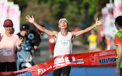Tiền Phong Marathon 2022: Hoàng Nguyên Thanh, Hoàng Thị Ngọc Hoa giành HCV