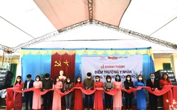 Báo NTNN/Điện tử Dân Việt trao tặng gần 2 tỷ đồng cho người dân, học sinh nghèo vùng cao trong quý I/2022
