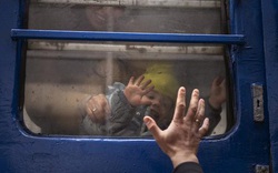 Những hình ảnh chia ly xúc động tại nhà ga Kiev