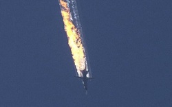 NÓNG: Bộ Quốc phòng Ukraine tung video bắn rơi máy bay Nga, bắt sống phi công