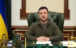 Ông Zelensky lần đầu xuất hiện trong văn phòng tổng thống sau 12 ngày chiến sự, khẳng định không sợ hãi