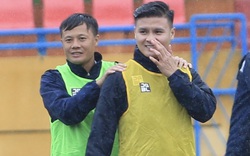 Quang Hải vui đùa trước trận cuối V.League trong màu áo Hà Nội FC