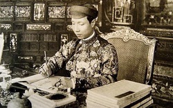 Ông vua nước Việt nào xúi vợ xin tiền bố mẹ để đánh bạc?
