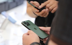 iPhone 13 xanh lá về Việt Nam, máy xách tay giảm giá sốc