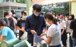 Ấm lòng phiên chợ 0 đồng cho sinh viên tại Đà Nẵng