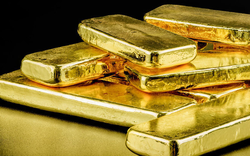 Giá vàng hôm nay 20/4: Đồng USD neo đỉnh, vàng "lùi bước", nhà đầu tư bán mạnh chốt lời