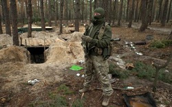 'Đột nhập' trại quân sự Nga bỏ rơi trong rừng gần Kiev, đặc nhiệm Ukraine bất ngờ khi thấy cảnh tượng này
