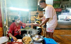 Sài Gòn quán: Lạ lùng quán chè nóng vỉa hè đường Võ Văn Tần, trời hầm hập mà khách vẫn đông