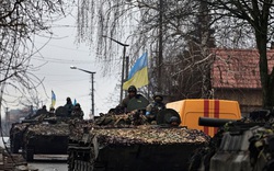 NÓNG: Ukraine tăng cường phản công, Nga dường như rút lui nhanh chóng
