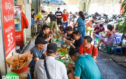 Ẩm thực Hà Nội: Món quà sáng đặc biệt, chỉ trong vài giờ buổi sáng bán được 400 bát  