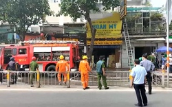 Cháy lớn, một cửa hàng chuyên làm thiết kế tan hoang