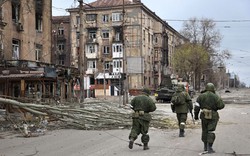 NÓNG: Ukraine phản công dữ dội khiến tuyến đường tiếp tế của Nga gặp nguy hiểm