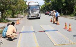 Tung chiêu né trạm cân, tài xế xe tải nhận “trái đắng”