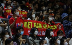 Người hâm mộ hò reo như "sấm dậy", cổ vũ tuyển bóng rổ Việt Nam thi đấu
