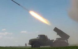 Ukraine tung video triển khai hỏa lực cực mạnh, bắn hàng loạt tên lửa vào các mục tiêu Nga
