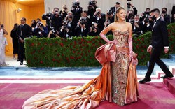 10 bộ váy đẹp nhất Met Gala 2022