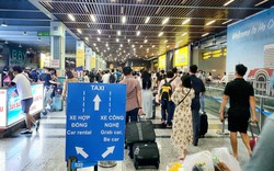 Sân bay Tân Sơn Nhất khuyến cáo hành khách chủ động đặt xe để tránh chờ lâu