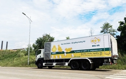 Hành trình vận chuyển 21.000 con gà 1 ngày tuổi trên xe tải chuyên chở gia cầm hiện đại nhất thế giới